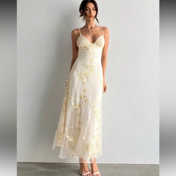 Elegant Deep V Ruched Bust Embroidered Fitted Waist Romantic Embroidered Maxi - Picture 4 of 4